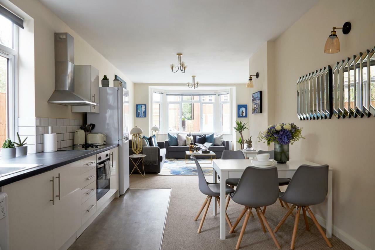 Aisiki Living Alexandra: Spacious 2-Bedroom with Free Wi-Fi & Parking Watford  Exterior photo