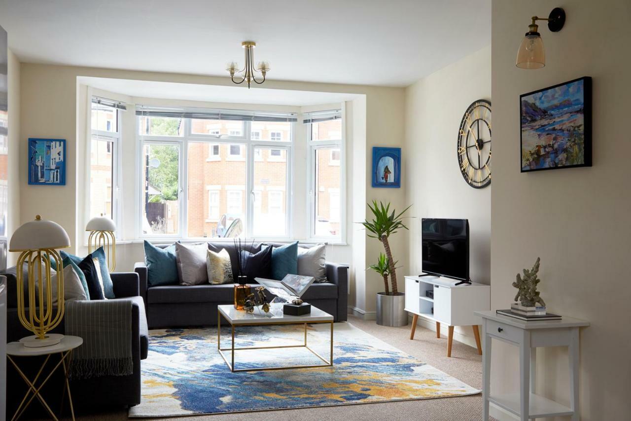 Aisiki Living Alexandra: Spacious 2-Bedroom with Free Wi-Fi & Parking Watford  Exterior photo